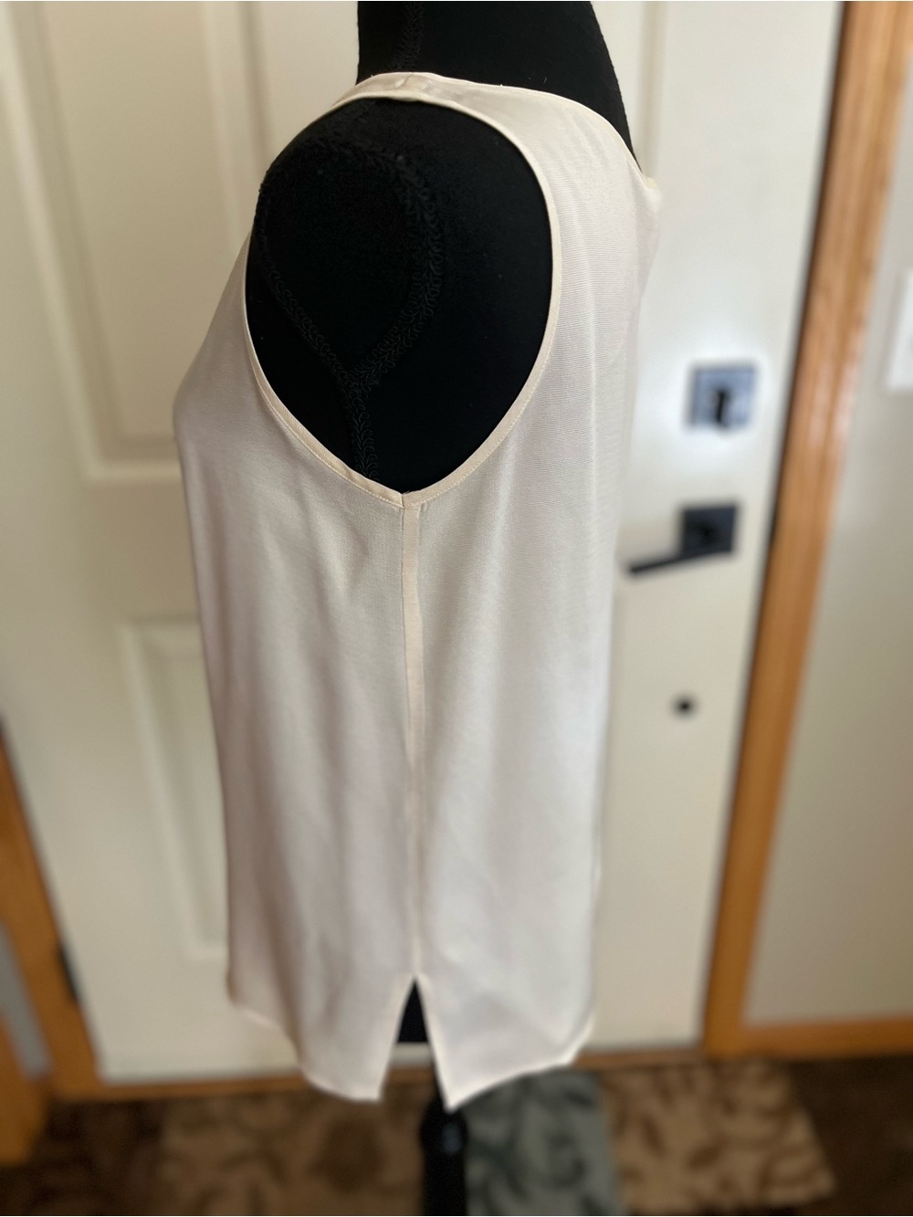 Neiman Marcus 100% silk ivory/ cream color pullover sleeveless tank top. Medium - Picture 4 of 11